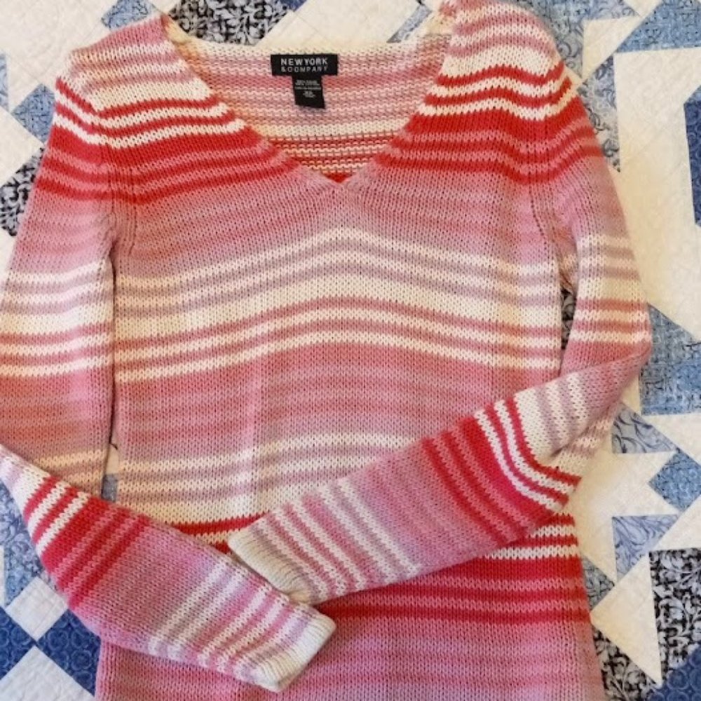 New York & Company XS Pullover